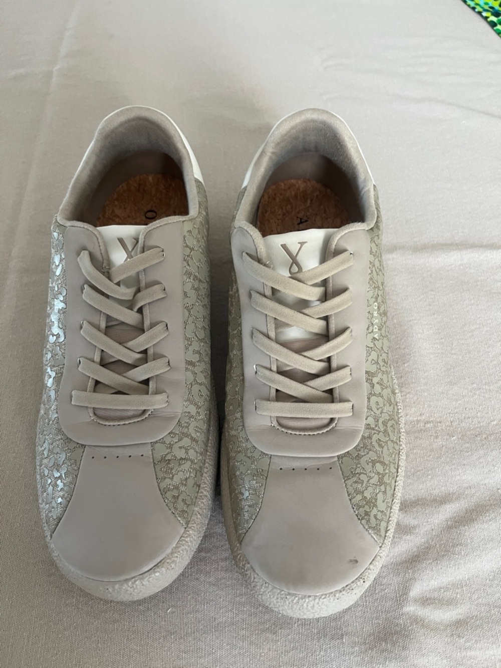ADYRO Women's Neutral Lace-Panel Casual Sneakers. Size 10.